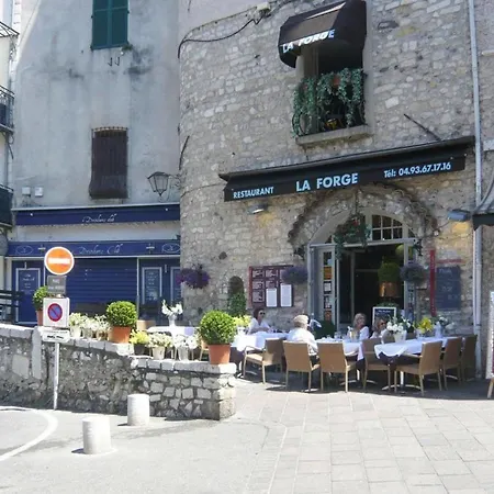 Charming With Private Pool,